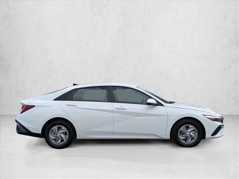 New 2026 Hyundai Elantra SE FWD image 4