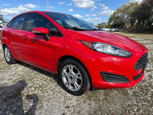 Used 2014 Ford Fiesta SE image 3