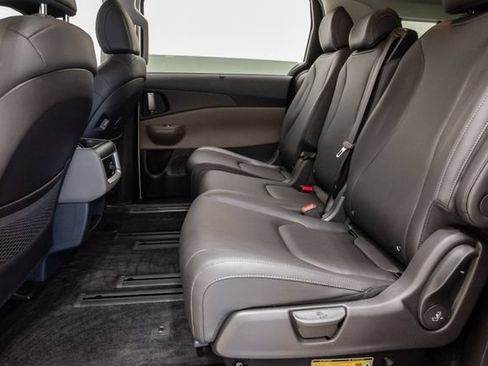 Certified 2026 Kia Carnival EX FWD image 25