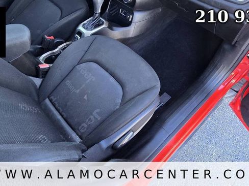 Used 2015 Jeep Renegade Latitude FWD image 17