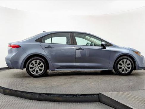 Used 2022 Toyota Corolla LE image 9
