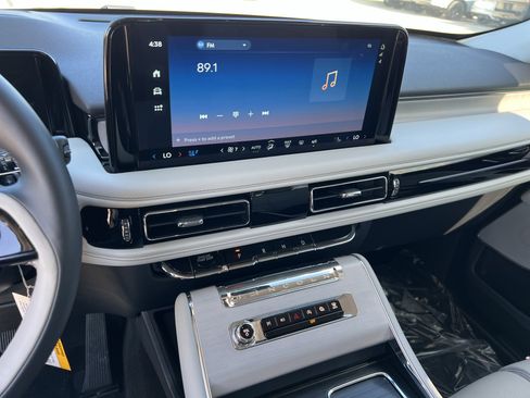 New 2025 Lincoln Aviator Reserve w/ Luxury Package image 19