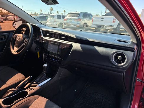 Used 2017 Toyota Corolla SE FWD image 25