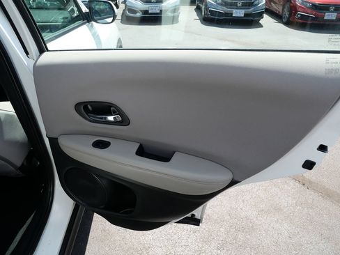 Used 2018 Honda HR-V LX image 24