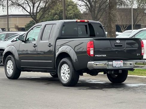 Used 2015 Nissan Frontier SV w/ SV Value Truck Package image 6