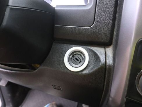 Used 2022 RAM 1500 Classic SLT AWD/4WD image 23