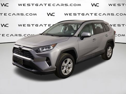 Used 2021 Toyota RAV4 XLE w/ Convenience Package FWD image 1
