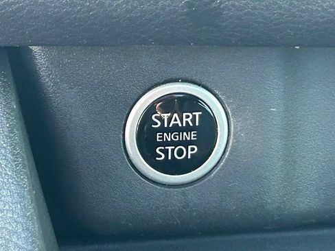 Used 2022 Nissan Rogue SV w/ SV Premium Package FWD image 43