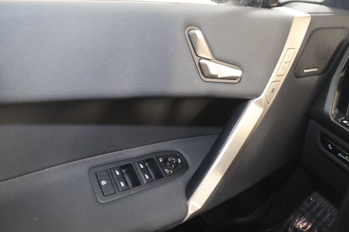 Used 2024 BMW iX xDrive50 w/ Sport Package AWD/4WD image 29