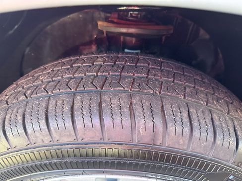 Used 2011 Chevrolet Equinox LS image 11