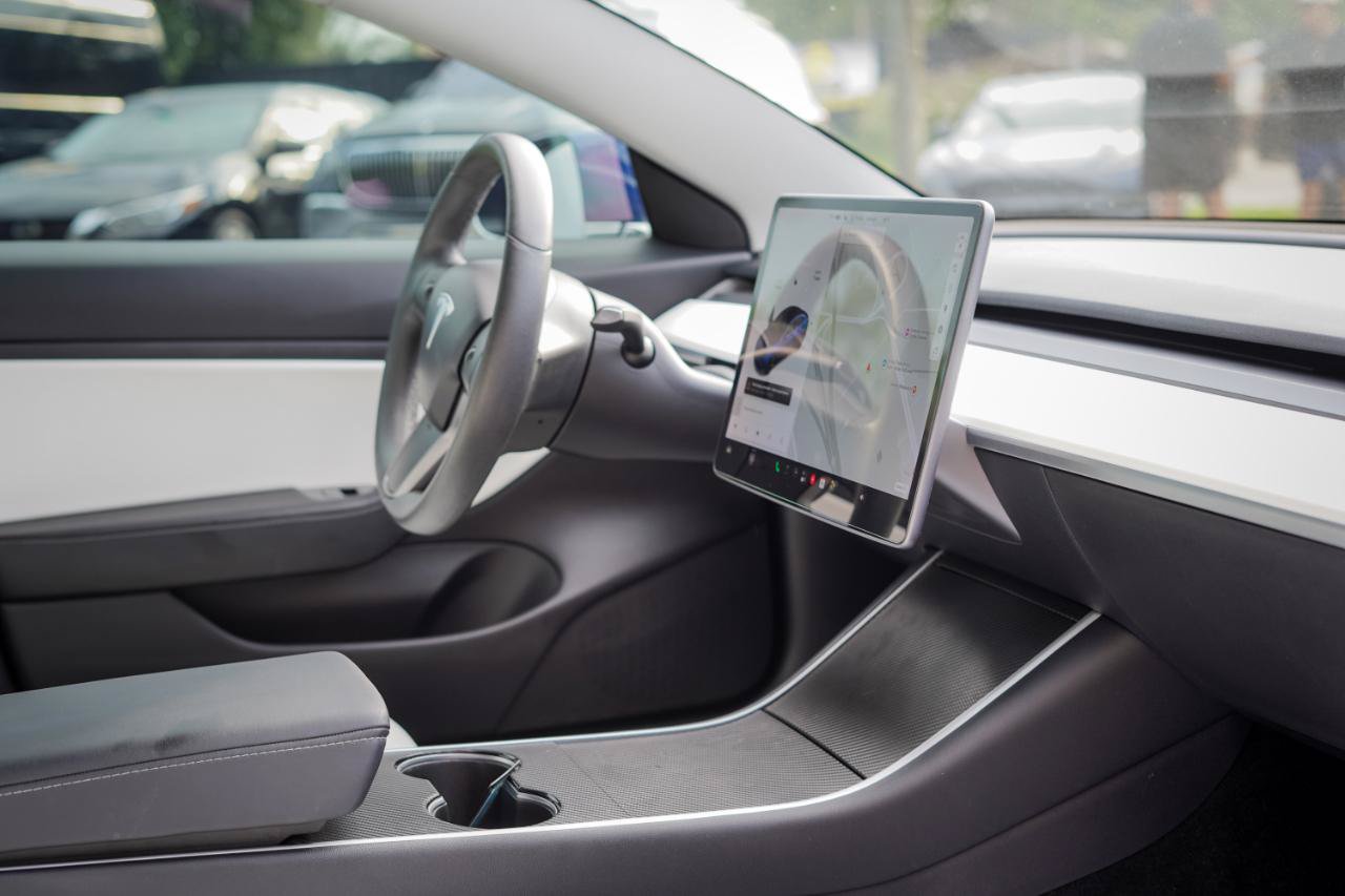 Used 2020 Tesla Model 3 Standard Range Plus RWD image 11