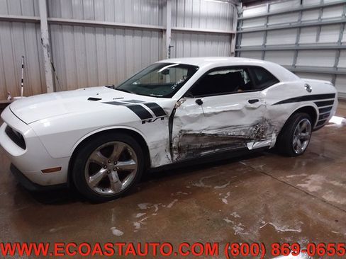 Used 2011 Dodge Challenger R/T image 2