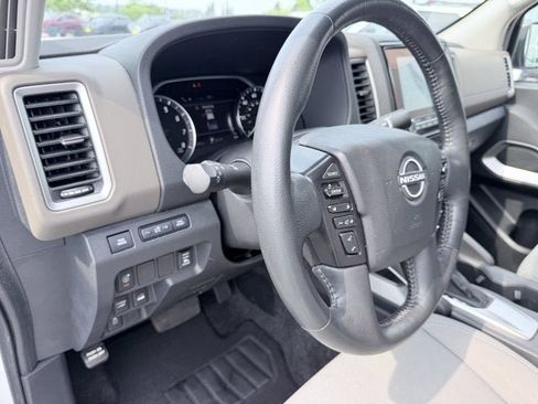 Certified 2022 Nissan Frontier SV AWD/4WD image 17