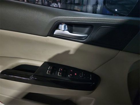 Used 2018 Kia Sportage SX image 19