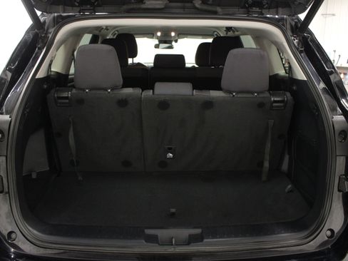 Used 2021 Toyota Highlander LE AWD/4WD image 11