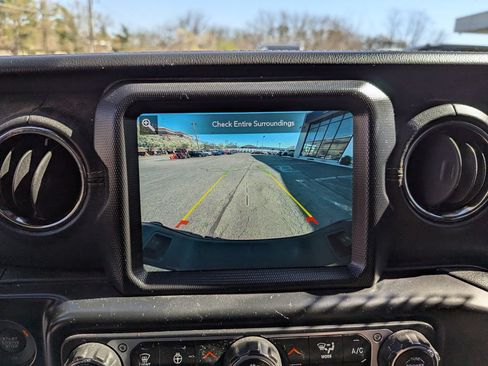 Used 2021 Jeep Gladiator Overland AWD/4WD image 21