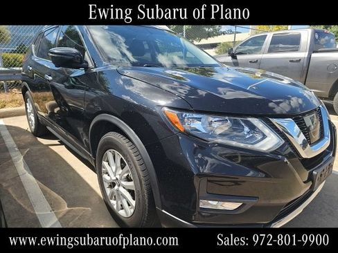 Used 2017 Nissan Rogue SV w/ SV Premium Package FWD image 2