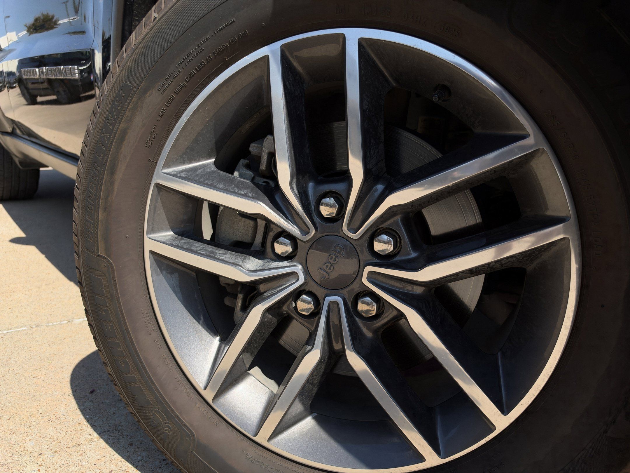 Used 2019 Jeep Grand Cherokee Limited AWD/4WD image 11