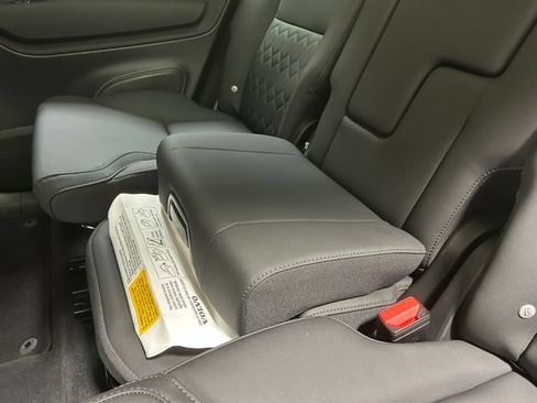 Certified 2025 Volvo XC90 B6 Plus AWD/4WD image 12