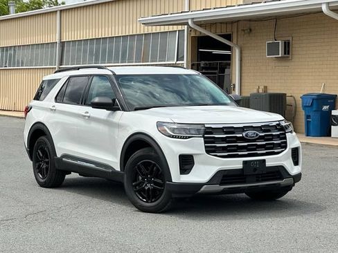 Used 2025 Ford Explorer Active AWD/4WD image 48