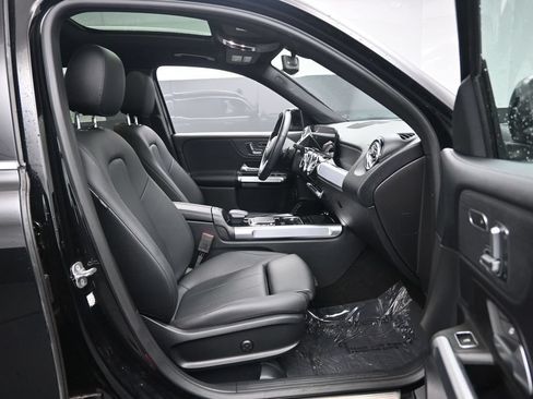 Used 2023 Mercedes-Benz GLB 250 4MATIC image 30