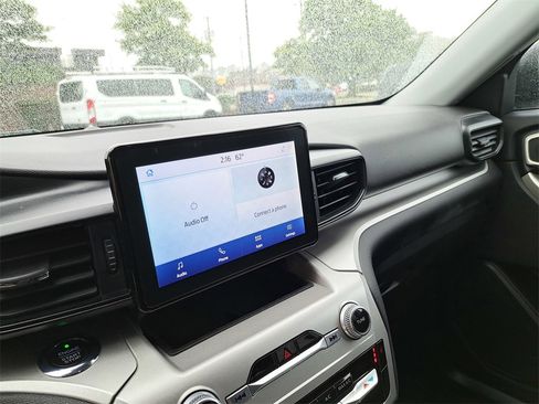 Used 2021 Ford Explorer XLT image 10