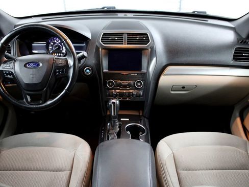 Used 2019 Ford Explorer XLT w/ Equipment Group 201A image 21