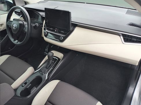 Used 2025 Toyota Corolla LE w/ Convenience Package image 37