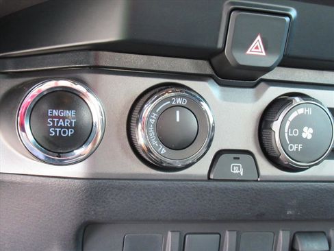 Used 2020 Toyota Tacoma TRD Off-Road image 26