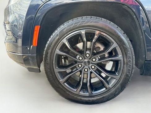 Used 2024 Jeep Grand Wagoneer L Series II w/ Quick Order Packagew 28T AWD/4WD image 36