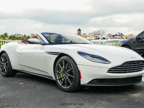 Used 2019 Aston Martin DB11 Volante image 12