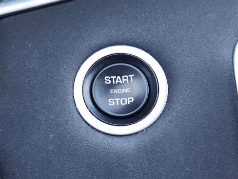 Used 2020 Land Rover Range Rover Evoque SE image 21