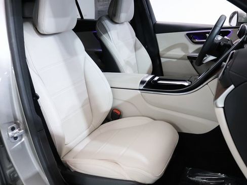 Used 2024 Mercedes-Benz GLC 300 4MATIC image 23