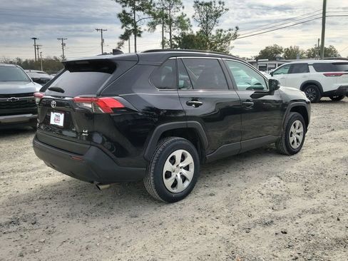 Used 2021 Toyota RAV4 LE image 3