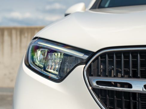 Used 2026 Mercedes-Benz GLC 300 4MATIC image 8