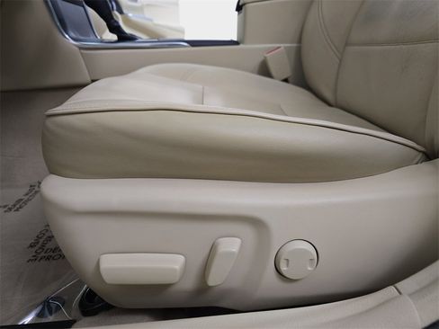 Used 2016 Toyota Camry XLE image 31