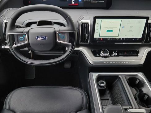 New 2025 Ford Expedition Max Platinum w/ Driver's Package image 22