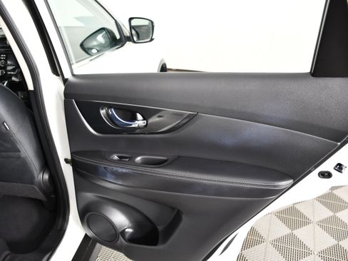 Used 2017 Nissan Rogue S AWD/4WD image 41