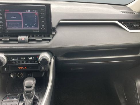 Used 2021 Toyota RAV4 LE AWD/4WD image 12