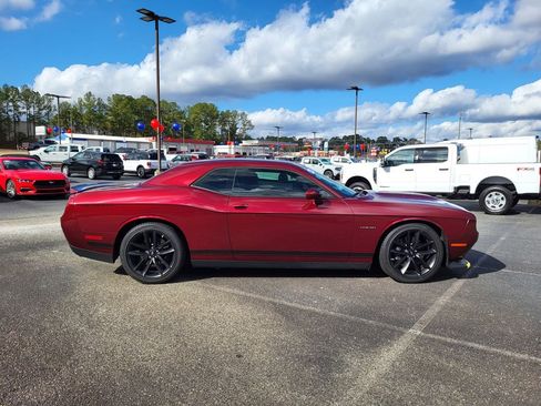 Used 2022 Dodge Challenger R/T w/ Plus Package image 4