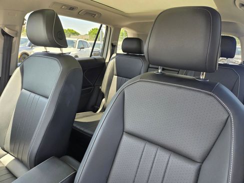 Used 2024 Volkswagen Tiguan SE w/ Panoramic Sunroof Package AWD/4WD image 14