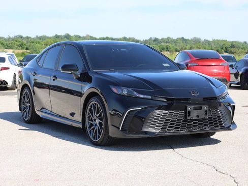 Used 2026 Toyota Camry SE FWD image 4