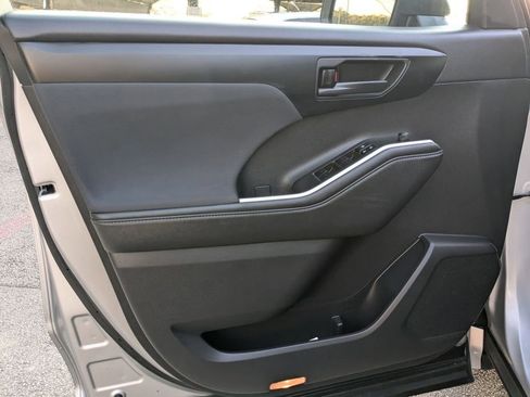 Used 2024 Toyota Highlander LE image 13