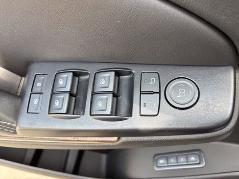 Used 2018 Chevrolet Suburban LT AWD/4WD image 4