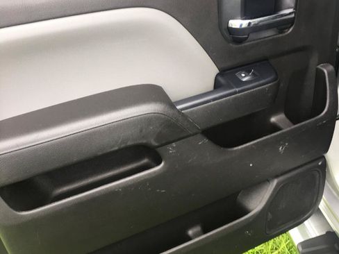 Used 2018 Chevrolet Silverado 1500 Custom w/ Custom Value Package AWD/4WD image 12