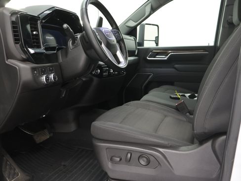Used 2025 GMC Sierra 3500 SLE w/ SLE Convenience Package AWD/4WD image 7