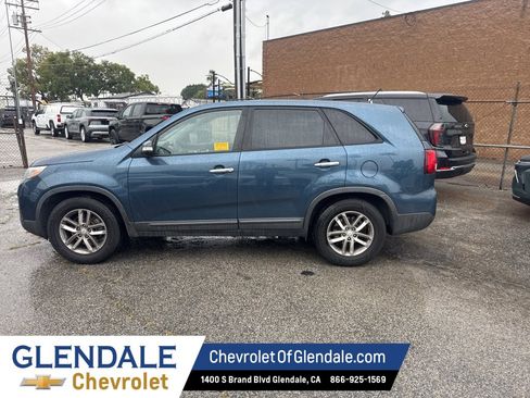 Used 2014 Kia Sorento LX image 3