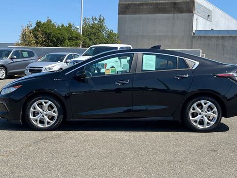 Used 2017 Chevrolet Volt Premier w/ Driver Confidence II Package FWD image 9