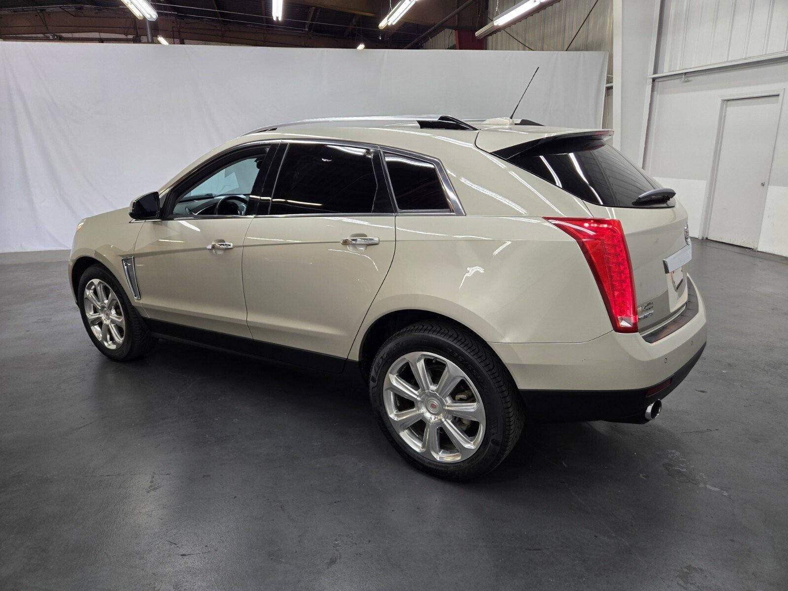 Used 2015 Cadillac SRX Premium w/ Driver Assist Package FWD image 3