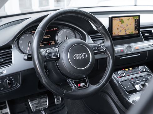 Used 2013 Audi S8 4.0T image 11
